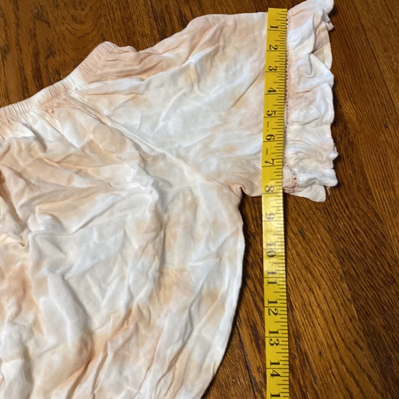 Medium Tan & White Tie Dye Ruffled Crochet Detail Bell Sleeve Crop Top - Picture 4 of 9